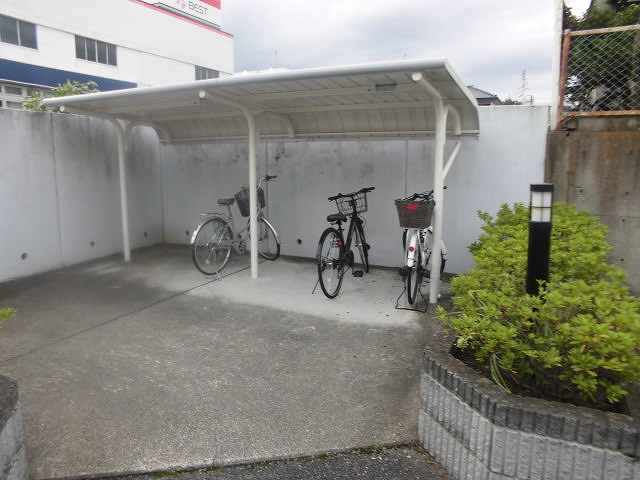 レオパレスフェリーチェ並木 駐輪場