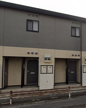 レオパレス燦燦 玄関