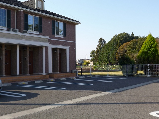 アルワクトＡ 駐車場