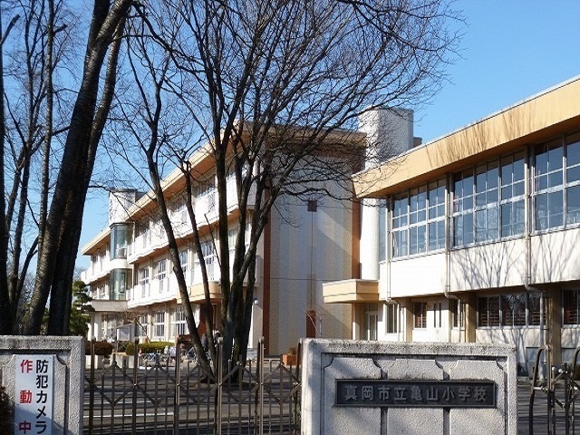ラ・フランセ５ 亀山小学校まで1800m