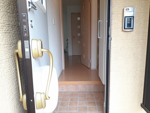 サンレミＡ 玄関