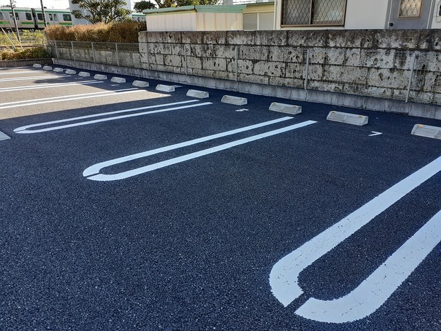 エトワール・ジュン 駐車場