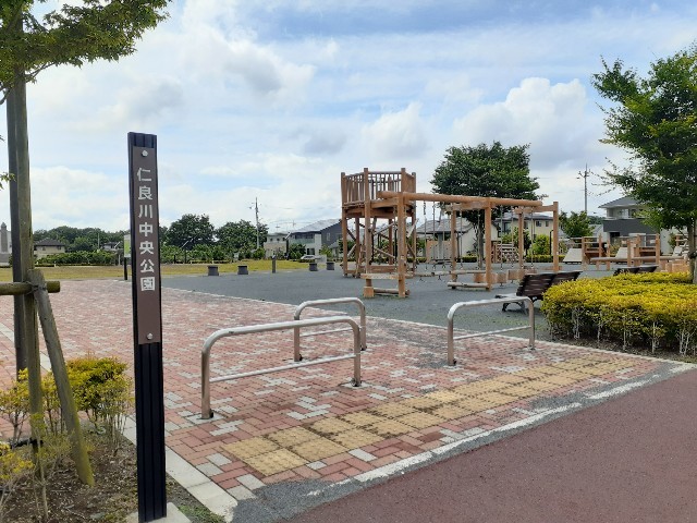 パールＮＩＲＡＧＡＷＡ　Ⅱ 仁良川中央公園まで250m