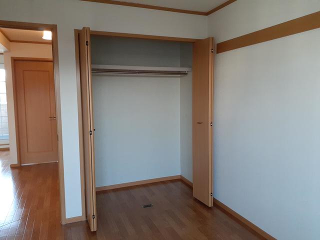 ヴィラ・ソリアードＡ 収納