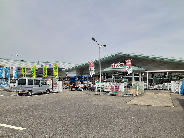 ヴィラ・ソリアードＣ コメリハード＆グリーン塩谷店まで3300m