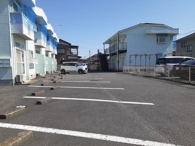 フランボワーズＦ 駐車場