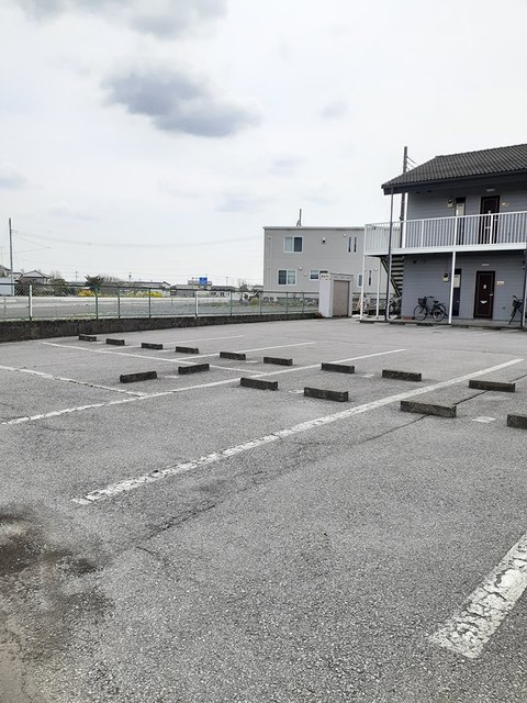 ニューエルディム飯島Ａ 駐車場