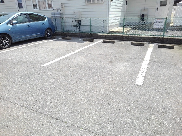 エリール小倉 駐車場