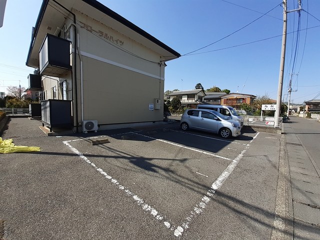 フローラルハイツ 駐車場