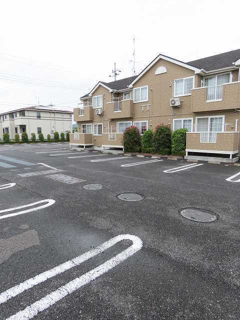 エミネンスＢ 駐車場