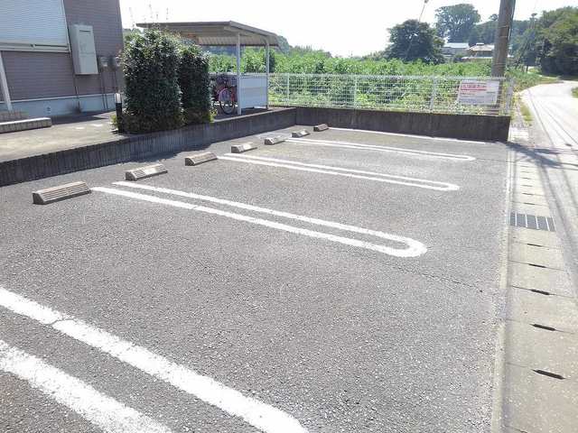 ルミノーゾ 駐車場