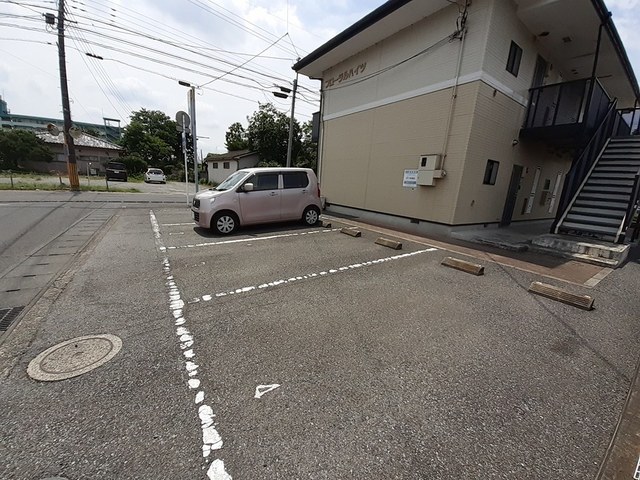フローラルハイツ 駐車場