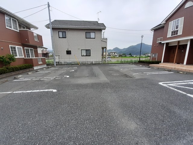 ジョイヌＢ 駐車場