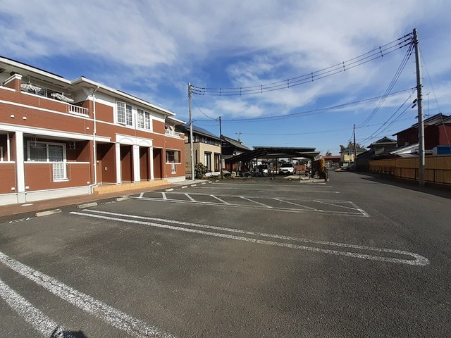 グランシャリオ 駐車場