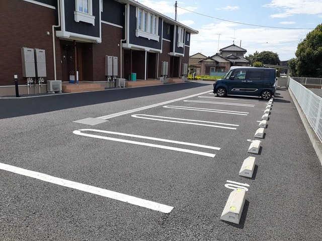 エーデル　ガーデン 駐車場