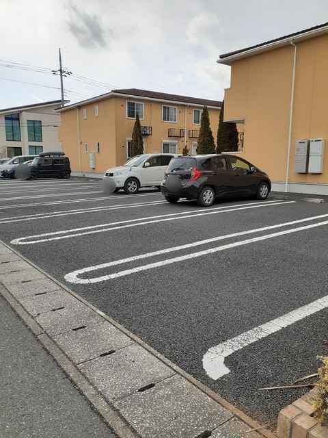 プロムナードＢ 駐車場