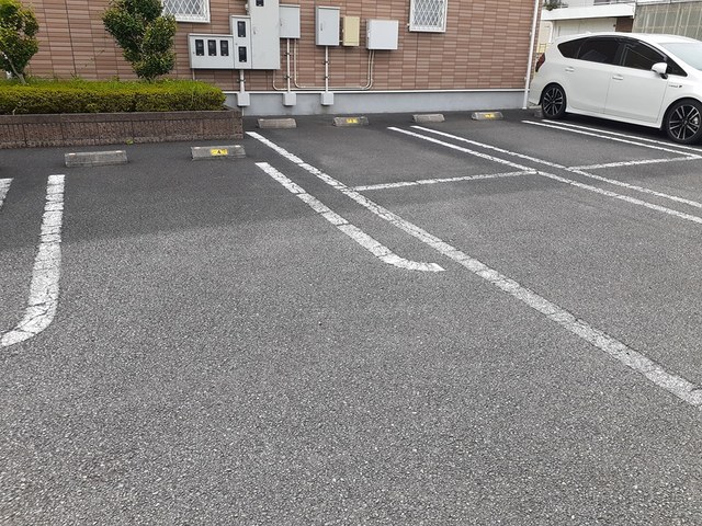 メゾン　ド　ボワ 駐車場