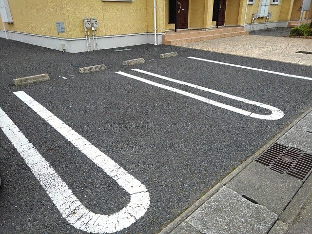 プロムナードＢ 駐車場