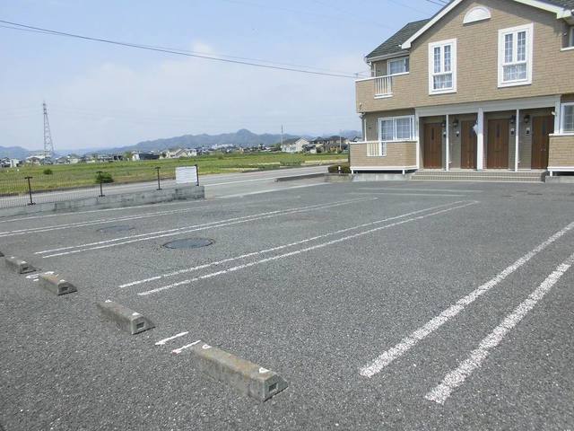 プロムナードＣ 駐車場