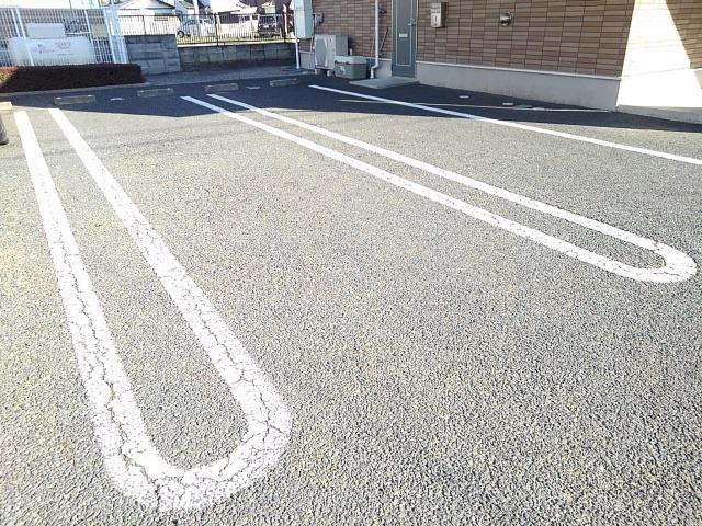 プリムロ－ズＢ 駐車場