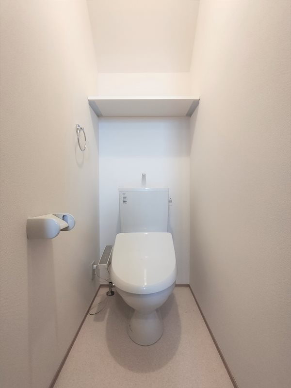 Bell Fleur（ベルフール） 温水洗浄便座付きのトイレです。