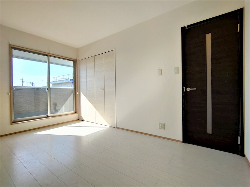 Bell Fleur（ベルフール） 2階南側洋室も日当たり良好、明るいお部屋です。