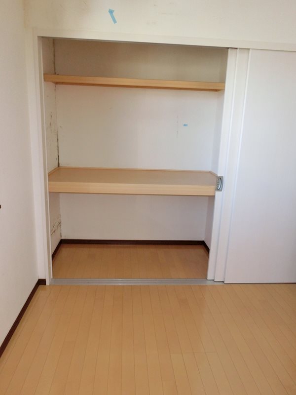 スカイ　ワン　南棟　 収納