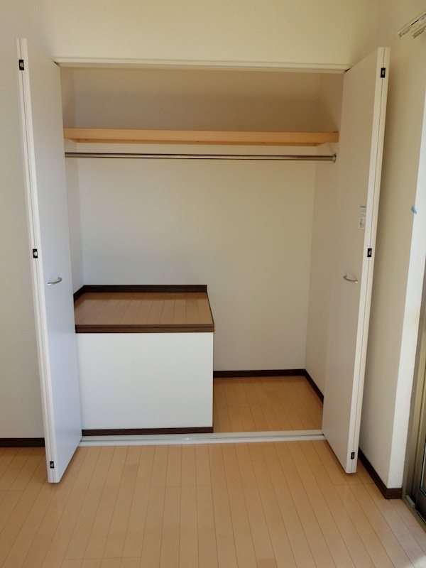 スカイ　ワン　南棟　 収納