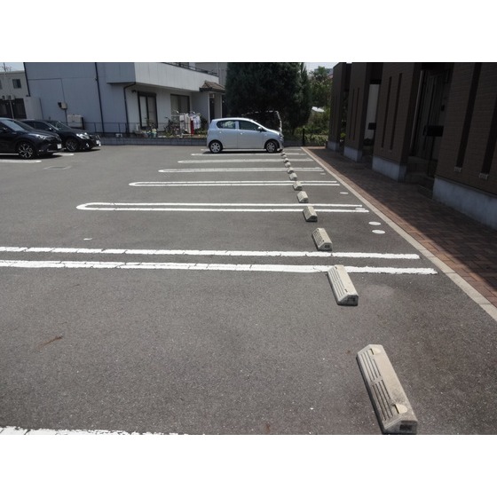 スカイ　ワン　南棟　 駐車場