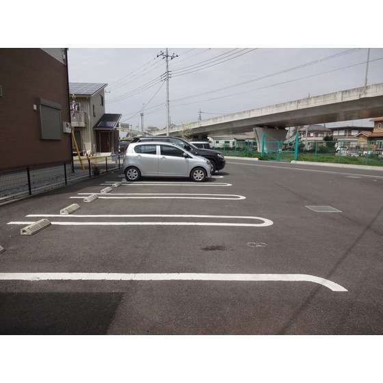 ＣＡＳＡ　ＤＯＭＡＮＩ 駐車場も1台1台がゆったり駐車可能です。