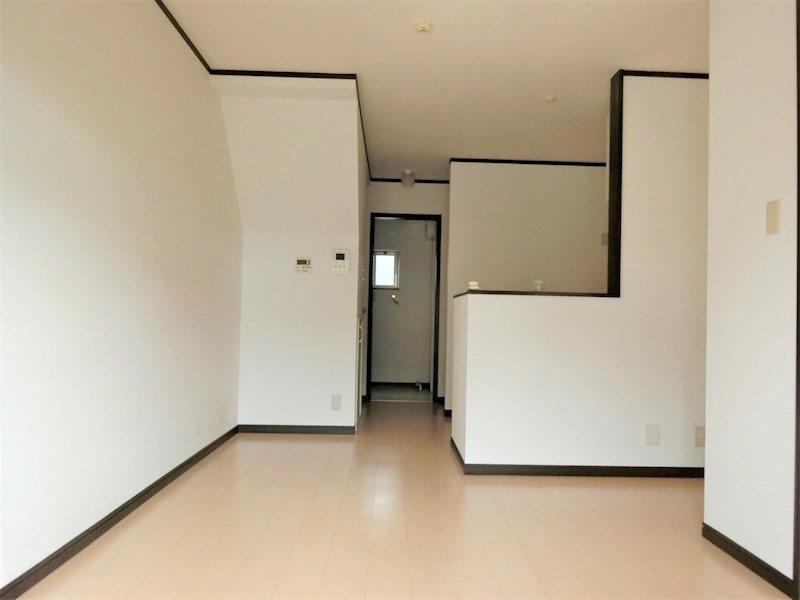 ＣＡＳＡ　ＤＯＭＡＮＩ 約10帖のLDKはゆったりとご利用いただけます。