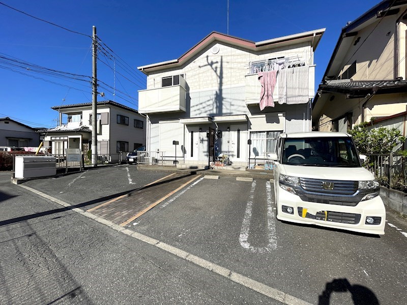 アヴィニール 駐車場