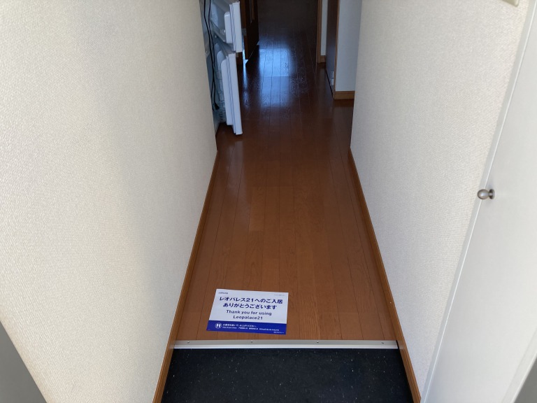 レオパレスエスポワール 玄関