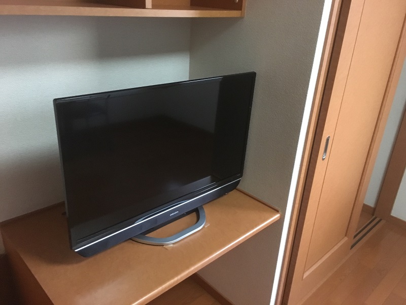 レオパレスサニーホームズ 居間のテレビは液晶テレビに変更済