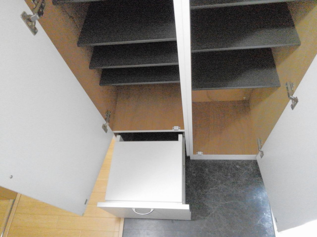 レオパレス清水 玄関収納