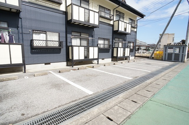 ガーデンヒルズＡ 駐車場