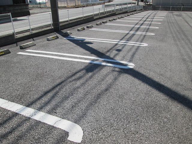 クロシェット 駐車場