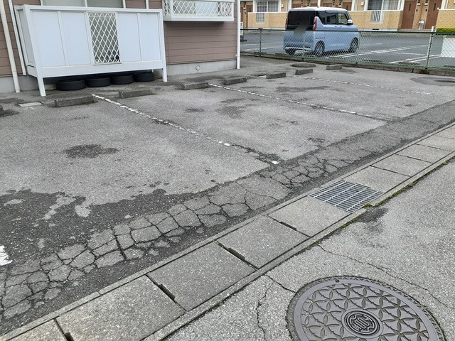 西ヶ丘ハイツ 駐車場