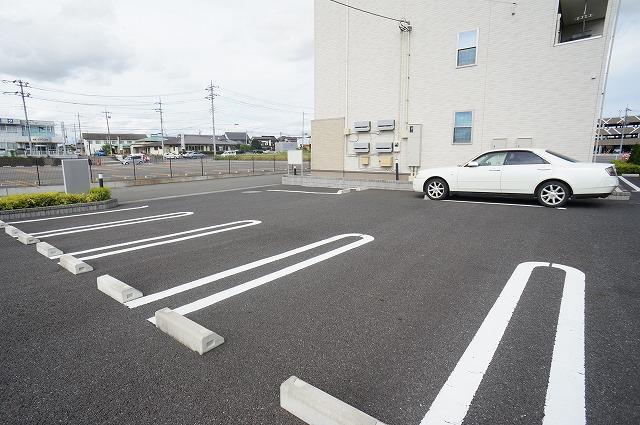 ラ・フランセ大沼 駐車場