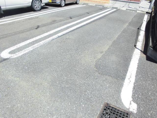グランシャリオ 駐車場