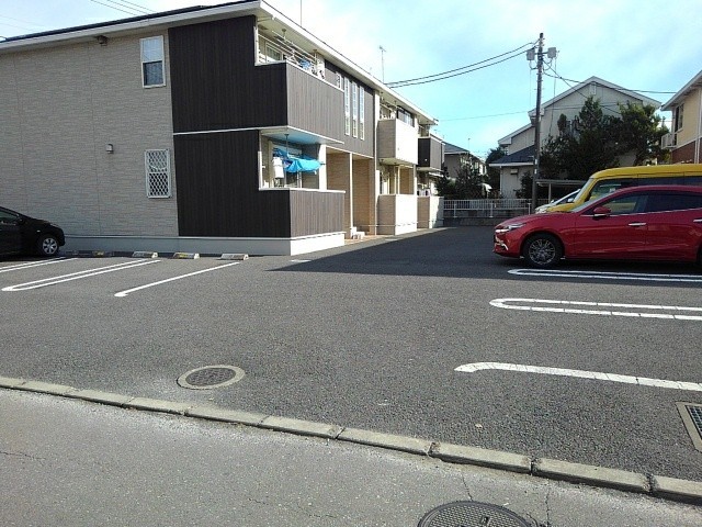 グラースＡ 駐車場