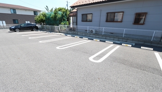 クライスＣ 駐車場