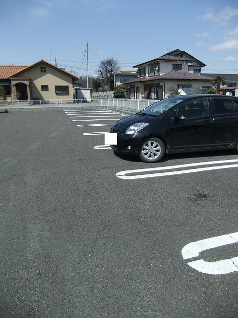 ファイン・ビレッチⅣ 駐車場