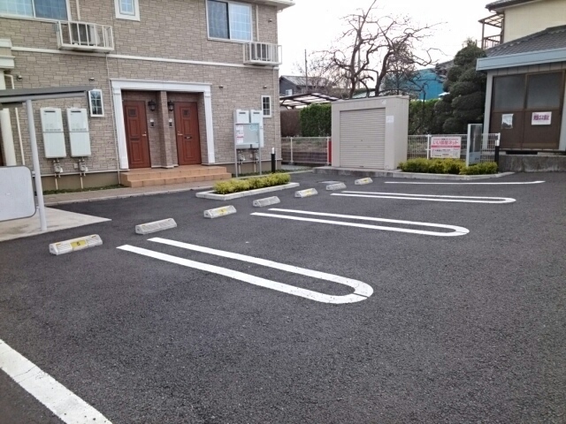アルワクトＣ 駐車場