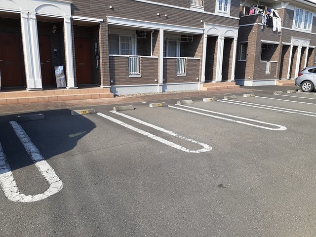 アザレア　五番館 駐車場