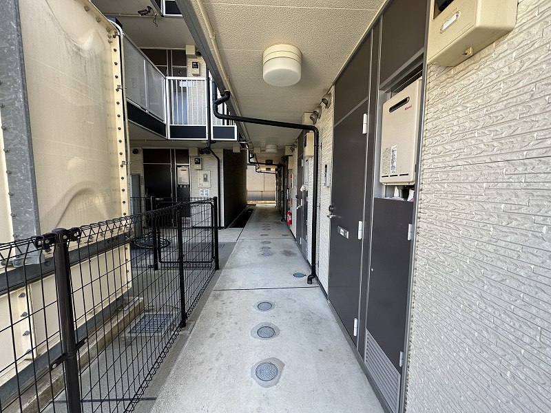 レオパレス駅東 1階廊下