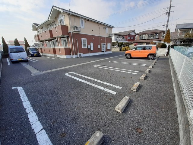 サニーヒルズ・オカベ 駐車場