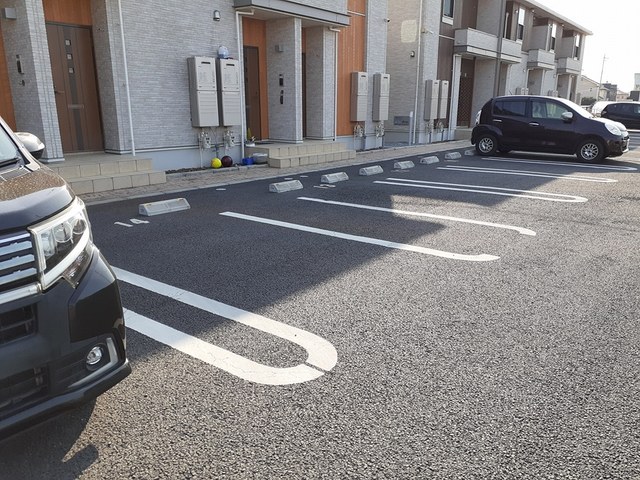 エクセレント・ヴィラ今泉Ｂ 駐車場