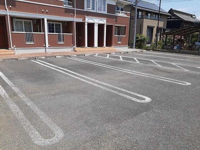 グランシャリオ 駐車場