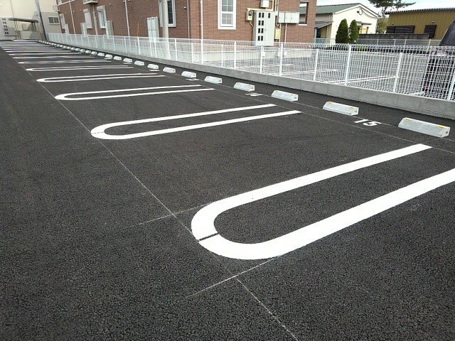 エクセレント・ヴィラ大宮 駐車場